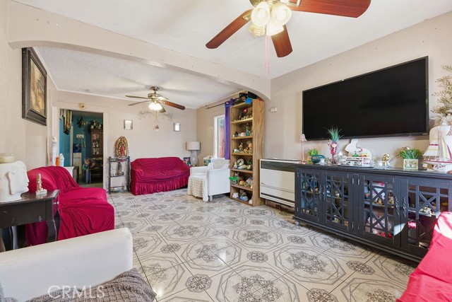 Detail Gallery Image 2 of 15 For 1147 Nadeau St, Los Angeles,  CA 90001 - 3 Beds | 2 Baths