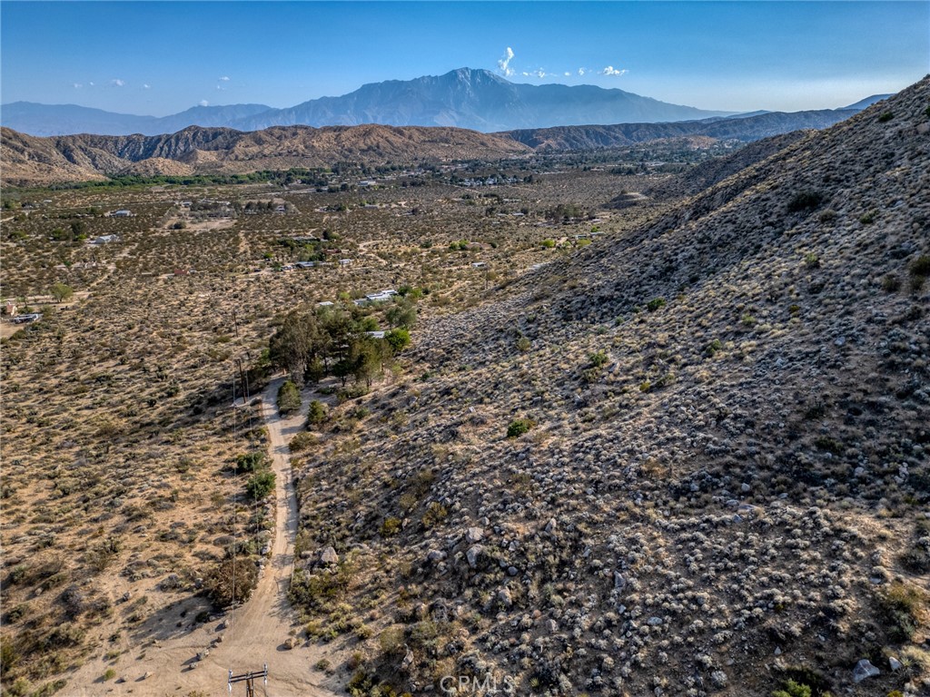 https://media.crmls.org/medias/c31d0874-0576-4b41-9cbf-4b77e00bdff4.jpg?preset=X-Large