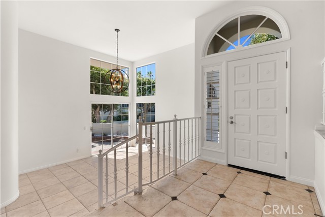 6042 Shadowbrook Circle, Huntington Beach CA: https://media.crmls.org/medias/c31d3f95-6cf5-40ef-adbb-3854ff143f89.jpg