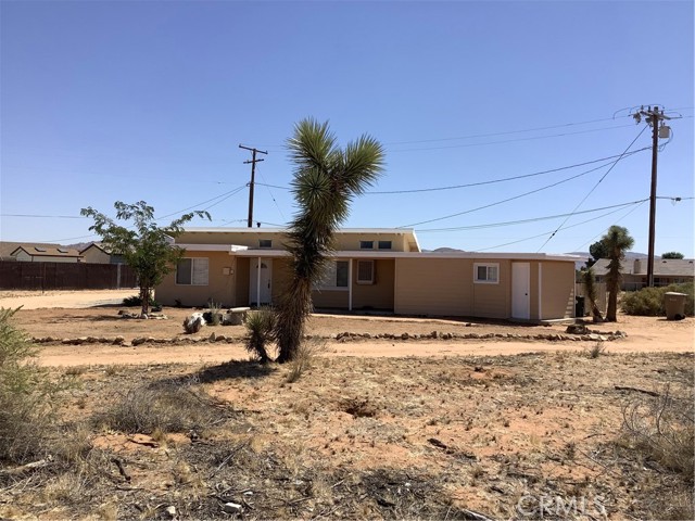 22042 Elkalo Road, Apple Valley CA: https://media.crmls.org/medias/c31d9bc8-dfd6-4a9f-b0a8-701f373fff9f.jpg