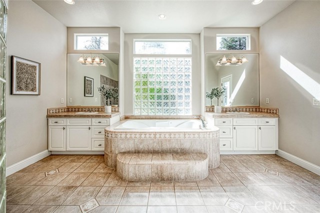 Detail Gallery Image 22 of 28 For 12437 N via Tuscania, Clovis,  CA 93619 - 5 Beds | 3/1 Baths