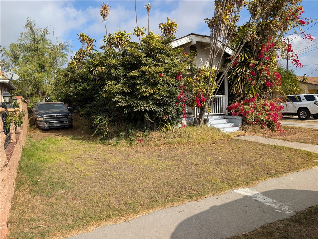 1735 Cameron Street, Long Beach, California 90810, 2 Bedrooms Bedrooms, ,1 BathroomBathrooms,Single Family Residence,For Sale,Cameron,CV25035604