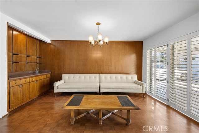 Detail Gallery Image 10 of 44 For 17416 Superior St, Northridge,  CA 91325 - 4 Beds | 2/1 Baths