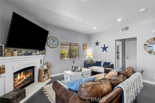 Detail Gallery Image 17 of 45 For 22565 Pecan Pl, Saugus,  CA 91390 - 4 Beds | 2/1 Baths