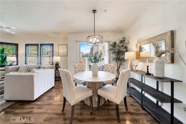 5104 E Henley Place, Orange CA: https://media.crmls.org/medias/c320ad7a-101e-4686-9486-185976228293.jpg