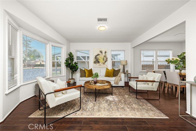 Detail Gallery Image 9 of 49 For 5052 Newcastle, Encino,  CA 91316 - 3 Beds | 2 Baths