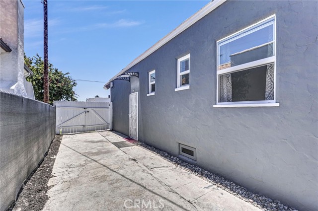 2850 S Norton Ave, Los Angeles CA: https://media.crmls.org/medias/c3216323-7174-4ef3-ad67-f84a843db3b4.jpg