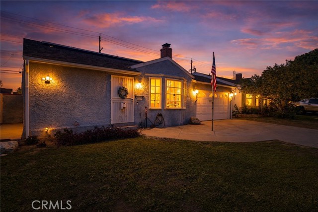 Detail Gallery Image 2 of 34 For 1817 N Hollywood, Burbank,  CA 91505 - 2 Beds | 1 Baths