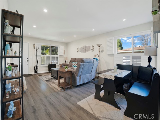 Detail Gallery Image 15 of 31 For 19816 Spanish Oak, Newhall,  CA 91321 - 2 Beds | 2 Baths