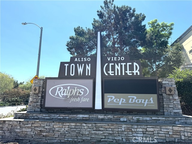 48 Hawksmoor, Aliso Viejo CA: https://media.crmls.org/medias/c32207d4-9e11-4269-ac1b-414bfc248d71.jpg