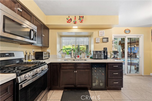 7726 Whitney Drive, Jurupa Valley CA: https://media.crmls.org/medias/c32221dc-b89a-4cbd-9b56-eed013a7648c.jpg