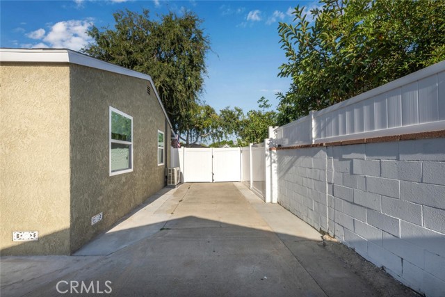 3762 Radnor Avenue, Long Beach, California 90808, 2 Bedrooms Bedrooms, ,1 BathroomBathrooms,Single Family Residence,For Sale,Radnor,PW24173178