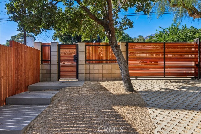 6950 Beckett Street, Tujunga CA: https://media.crmls.org/medias/c3225ebe-3c96-4c44-a5bf-0d63f116468b.jpg