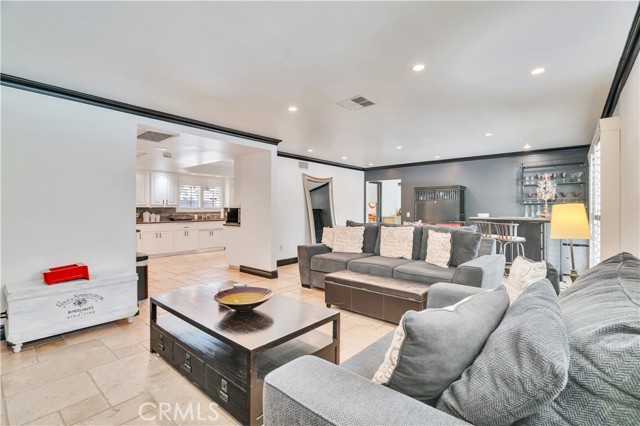 Detail Gallery Image 22 of 44 For 5067 Arundel Drive, Woodland Hills,  CA 91364 - 5 Beds | 4/1 Baths