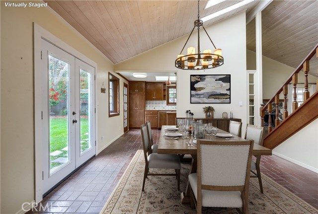 2144 Iris Place, Costa Mesa CA: https://media.crmls.org/medias/c32278cf-5a40-4240-984b-7f167b9bf76e.jpg
