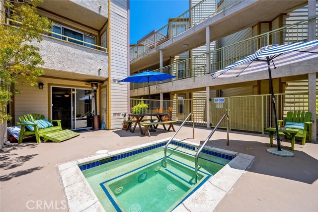 645 Chestnut Avenue, Long Beach CA: https://media.crmls.org/medias/c3232524-760c-41a8-943d-ceb5b31b3418.jpg