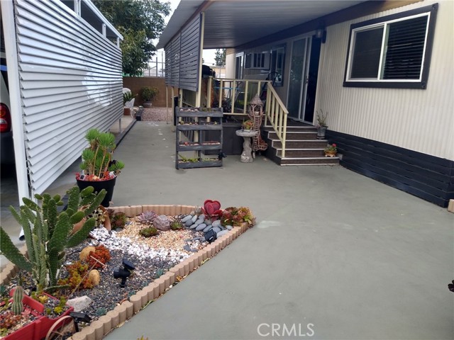 Detail Gallery Image 2 of 29 For 8811 Canoga Ave #120,  Canoga Park,  CA 91304 - 2 Beds | 1 Baths