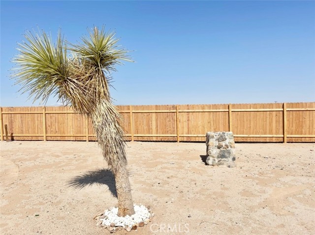 3191 Pearl Springs Avenue, 29 Palms CA: https://media.crmls.org/medias/c3234a84-4933-48b8-a0c3-45a4a5446215.jpg