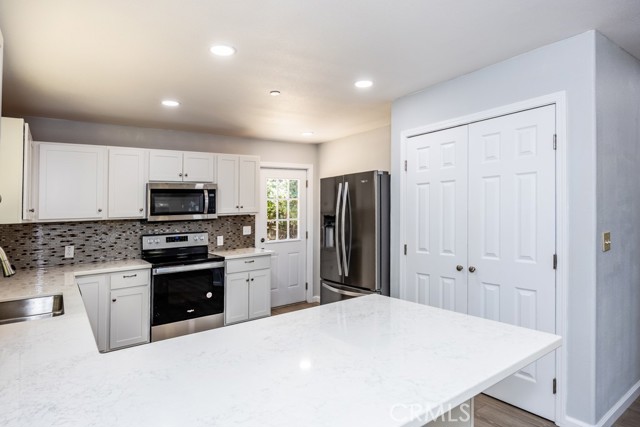 Detail Gallery Image 7 of 35 For 19208 Stonegate Rd, Hidden Valley Lake,  CA 95467 - 3 Beds | 2 Baths