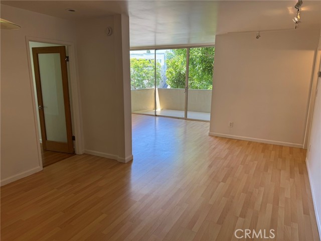 11750 W Sunset Boulevard, Los Angeles CA: https://media.crmls.org/medias/c32361c8-84f8-4c12-8a4f-72112753cd7d.jpg
