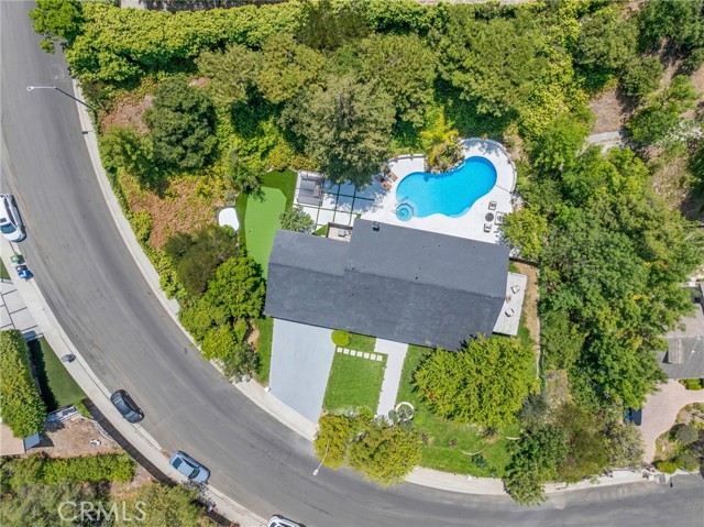 Detail Gallery Image 33 of 35 For 20101 Greenbriar Dr, Tarzana,  CA 91356 - 5 Beds | 4 Baths