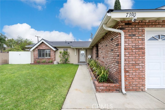 7390 Blackhawk Circle, Buena Park CA: https://media.crmls.org/medias/c324c1bc-c6d6-41f6-b83e-4875761b3613.jpg