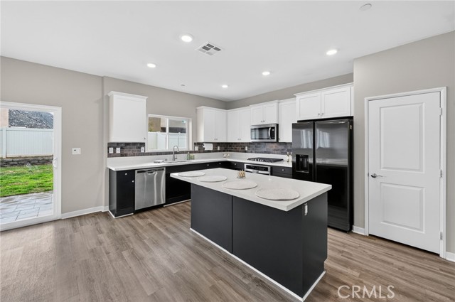 Detail Gallery Image 3 of 53 For 31190 Linden Flower, Winchester,  CA 92596 - 4 Beds | 3/1 Baths