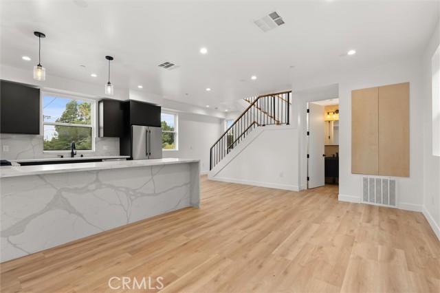 Detail Gallery Image 5 of 33 For 11410 W Calvert St, North Hollywood,  CA 91606 - 3 Beds | 3/1 Baths