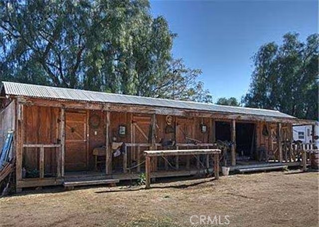 https://media.crmls.org/medias/c326b6da-7005-4d26-bb59-8c8283c55fd2.jpg?preset=X-Large