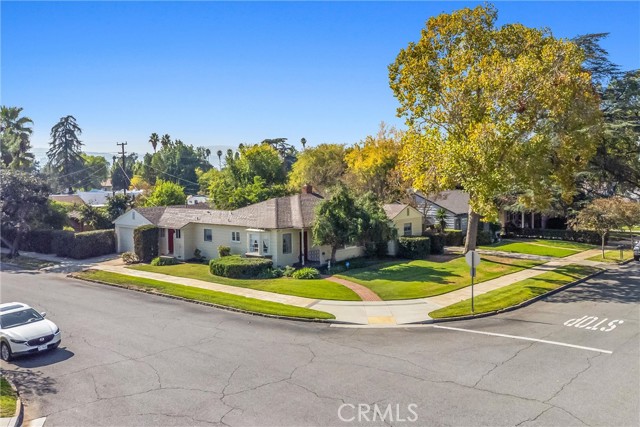 838 838 College Ave, Redlands CA: https://media.crmls.org/medias/c3272bef-bcaa-461f-8f03-4d9d7f780774.jpg