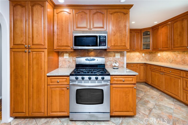 10165 Sully Drive, Sun Valley CA: https://media.crmls.org/medias/c3274b59-6a13-43e0-9b9c-3cf7580c9f22.jpg