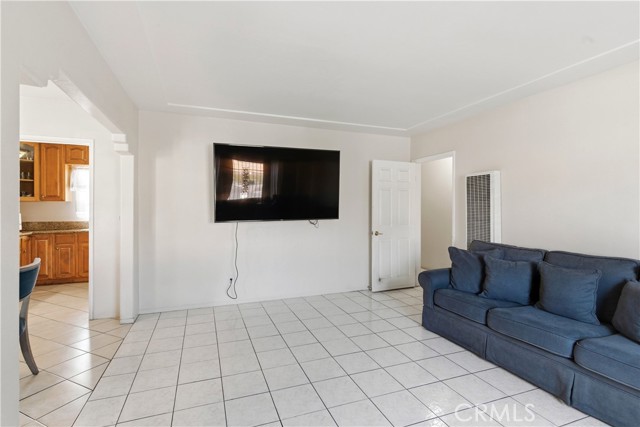 Detail Gallery Image 6 of 35 For 10731 Wright Rd, South Gate,  CA 90280 - 3 Beds | 2 Baths