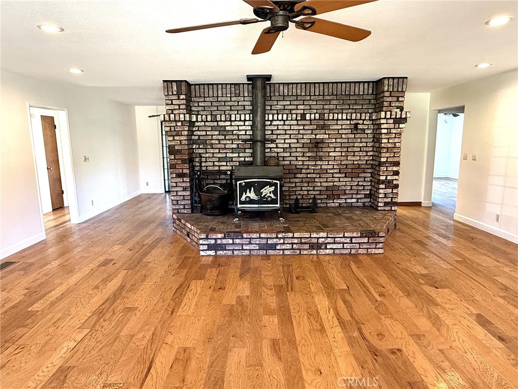 https://media.crmls.org/medias/c32891bd-e96d-4ad5-9dc6-78f316e6206a.jpg?preset=X-Large