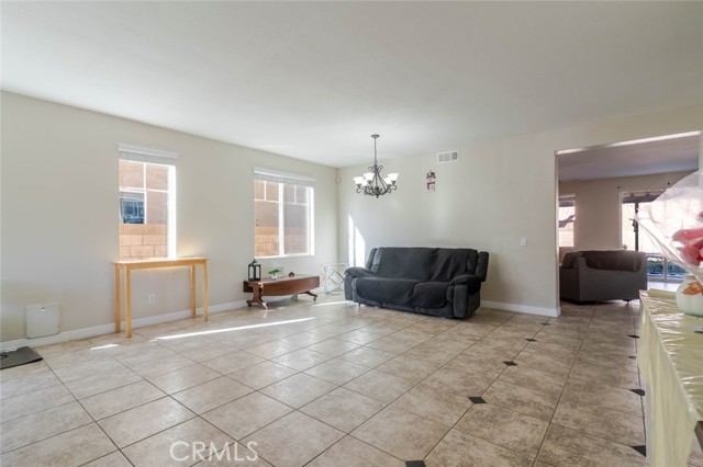 Detail Gallery Image 3 of 41 For 6059 Brentwood Ave, Lancaster,  CA 93536 - 7 Beds | 4 Baths