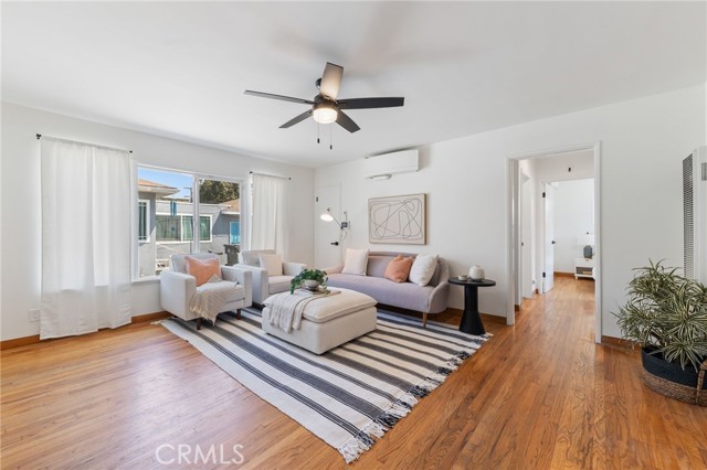 5536 Linden Avenue, Long Beach CA: https://media.crmls.org/medias/c329bc13-f0da-4276-adb7-254434842820.jpg