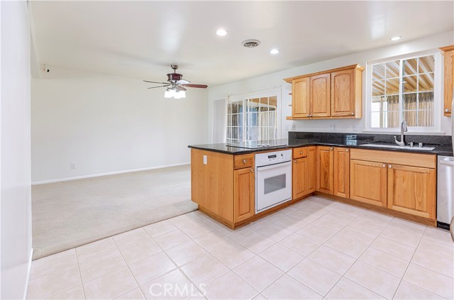 7323 Kentland Avenue, West Hills CA: https://media.crmls.org/medias/c32a5292-8d86-4cbd-b9ec-e2ba4d20e8d0.jpg
