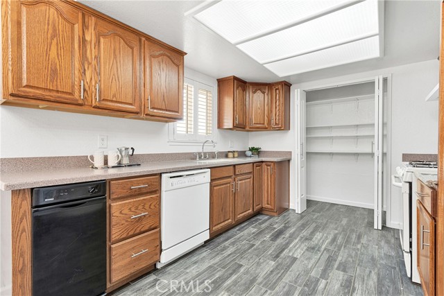 Detail Gallery Image 11 of 36 For 22331 Ramona Ave, Apple Valley,  CA 92307 - 3 Beds | 2 Baths