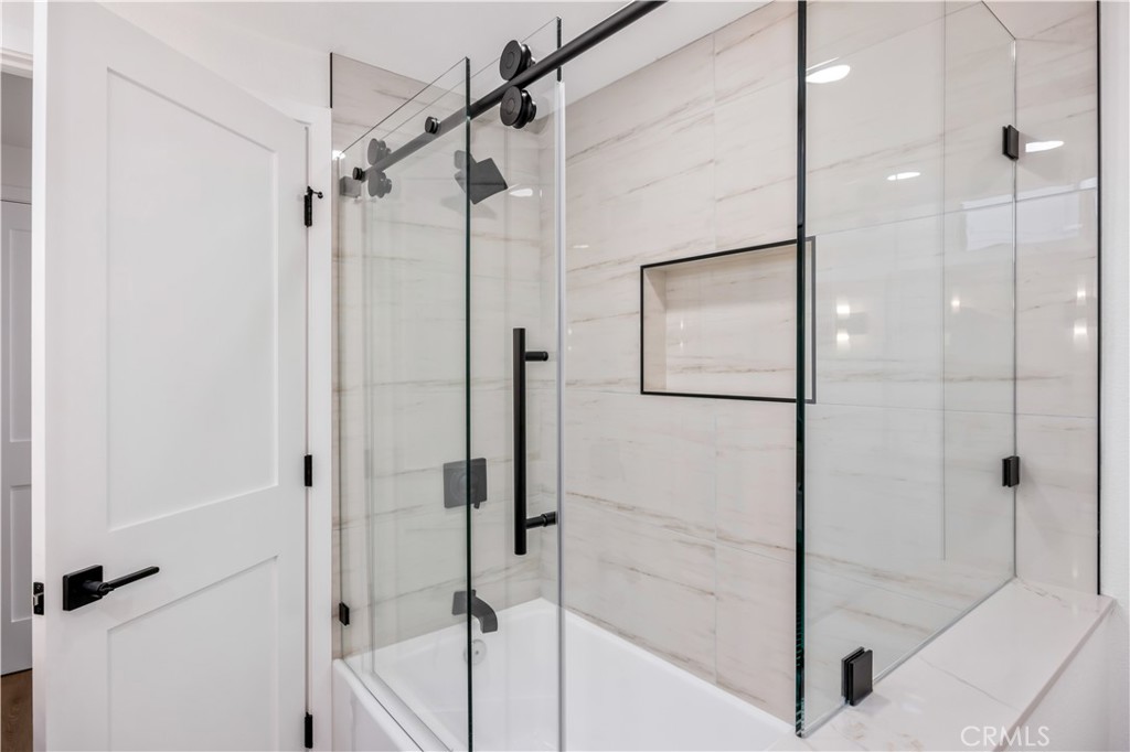 MLS #OC25260126 image #23