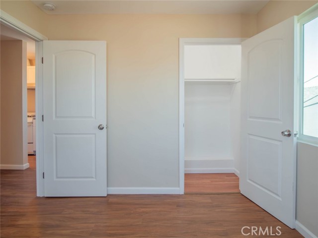 1805 W 35th Street, Los Angeles CA: https://media.crmls.org/medias/c32bec68-eb82-471d-a8a0-50844971914c.jpg