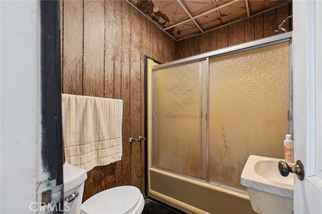 319 E Deodar Street, Ontario CA: https://media.crmls.org/medias/c32ce4e7-3953-4e8b-bd68-24d5d82818e0.jpg
