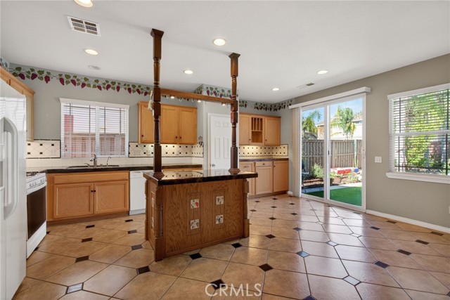 Detail Gallery Image 12 of 33 For 32795 Santa Cruz, Lake Elsinore,  CA 92530 - 3 Beds | 2 Baths