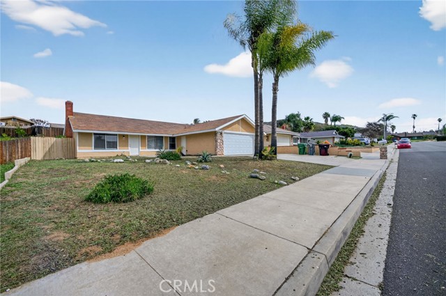 Detail Gallery Image 3 of 16 For 24404 Chippewa, Moreno Valley,  CA 92557 - 4 Beds | 2 Baths