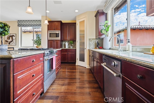615 Pacific Coast Highway, Redondo Beach, California 90277, 3 Bedrooms Bedrooms, ,3 BathroomsBathrooms,Residential,Sold,Pacific Coast Highway,SB22124725