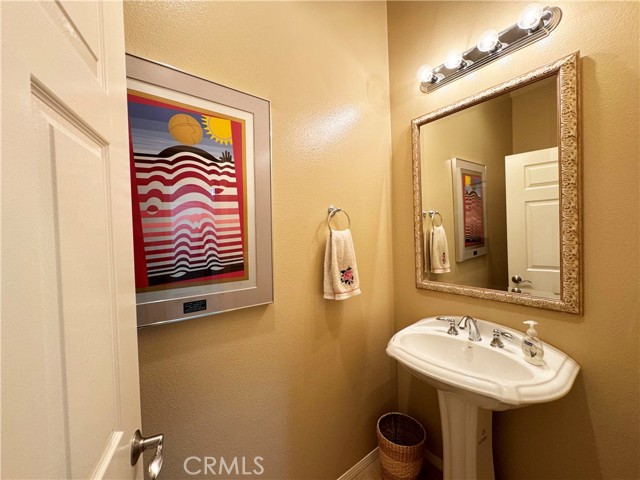 Detail Gallery Image 10 of 55 For 23754 Walnut Creek Ct, Valencia,  CA 91354 - 3 Beds | 3/1 Baths
