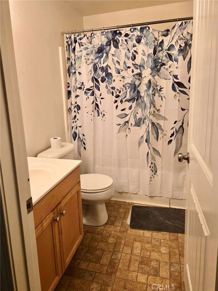 https://media.crmls.org/medias/c33078da-ed1d-4bf6-b50e-a1639111645f.jpg?preset=X-Large