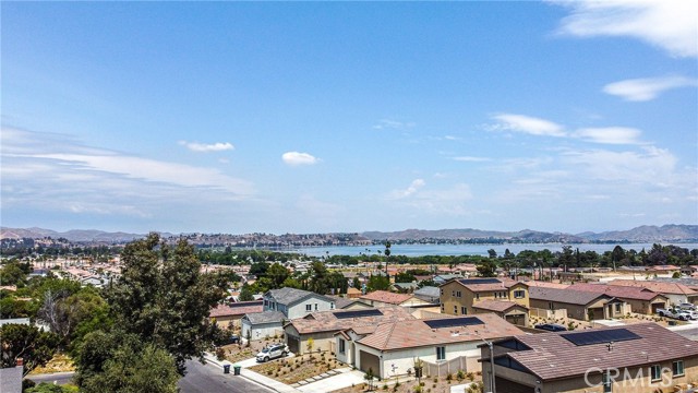 15195 Kingsway Drive, Lake Elsinore CA: https://media.crmls.org/medias/c330cbed-6bc3-4f3e-b81c-c42e8b21fc29.jpg