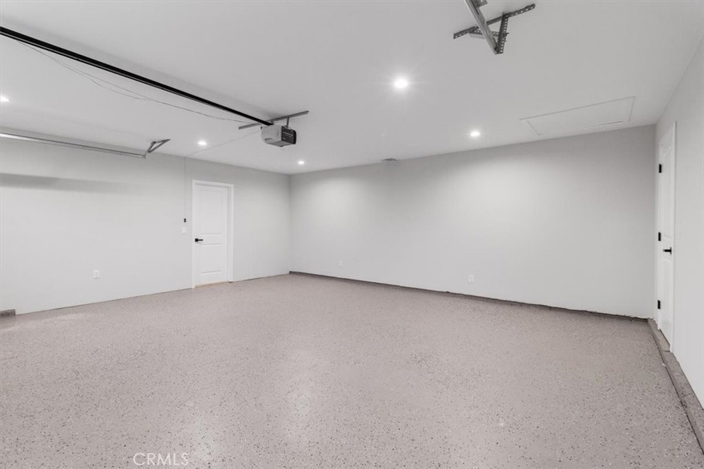 https://media.crmls.org/medias/c3310baa-b996-4062-9ce7-066a519cad30.jpg?preset=X-Large