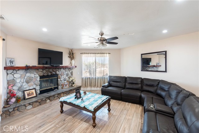 Detail Gallery Image 2 of 20 For 11025 Sonora Rd, Phelan,  CA 92371 - 4 Beds | 2 Baths