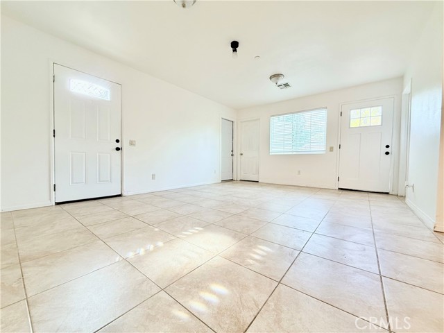 Detail Gallery Image 3 of 22 For 17232 Ceres, Fontana,  CA 92335 - 4 Beds | 2 Baths