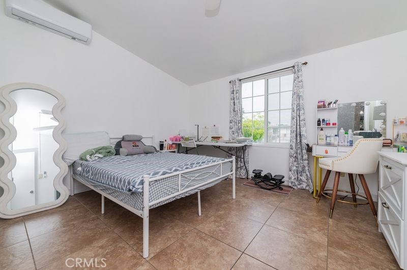 https://media.crmls.org/medias/c332c07f-5754-4ceb-b830-822f2d2c7cef.jpg?preset=X-Large